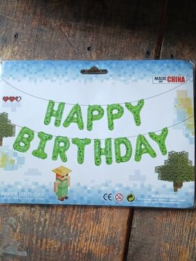 Minecraft-themed "HAPPY BIRTHDAY" balloon banner set.